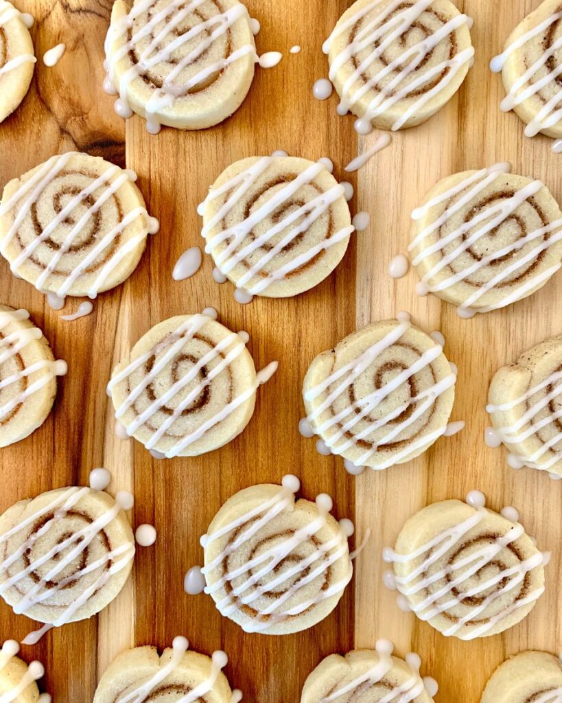 Swirl cinnamon cookies on wood