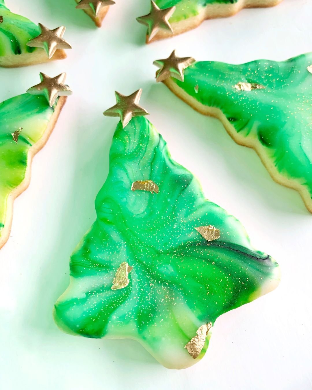 christmas sugar cookies deecorated in marbled glaze