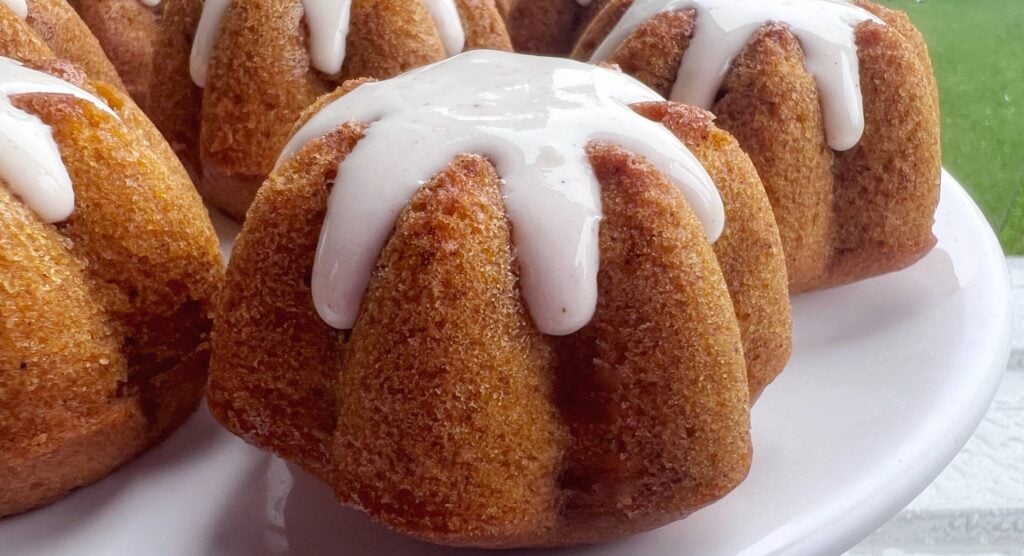 mini pumpkin spice cakes for fall baking recipes